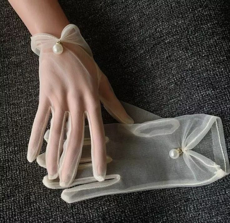 white gloves pearl