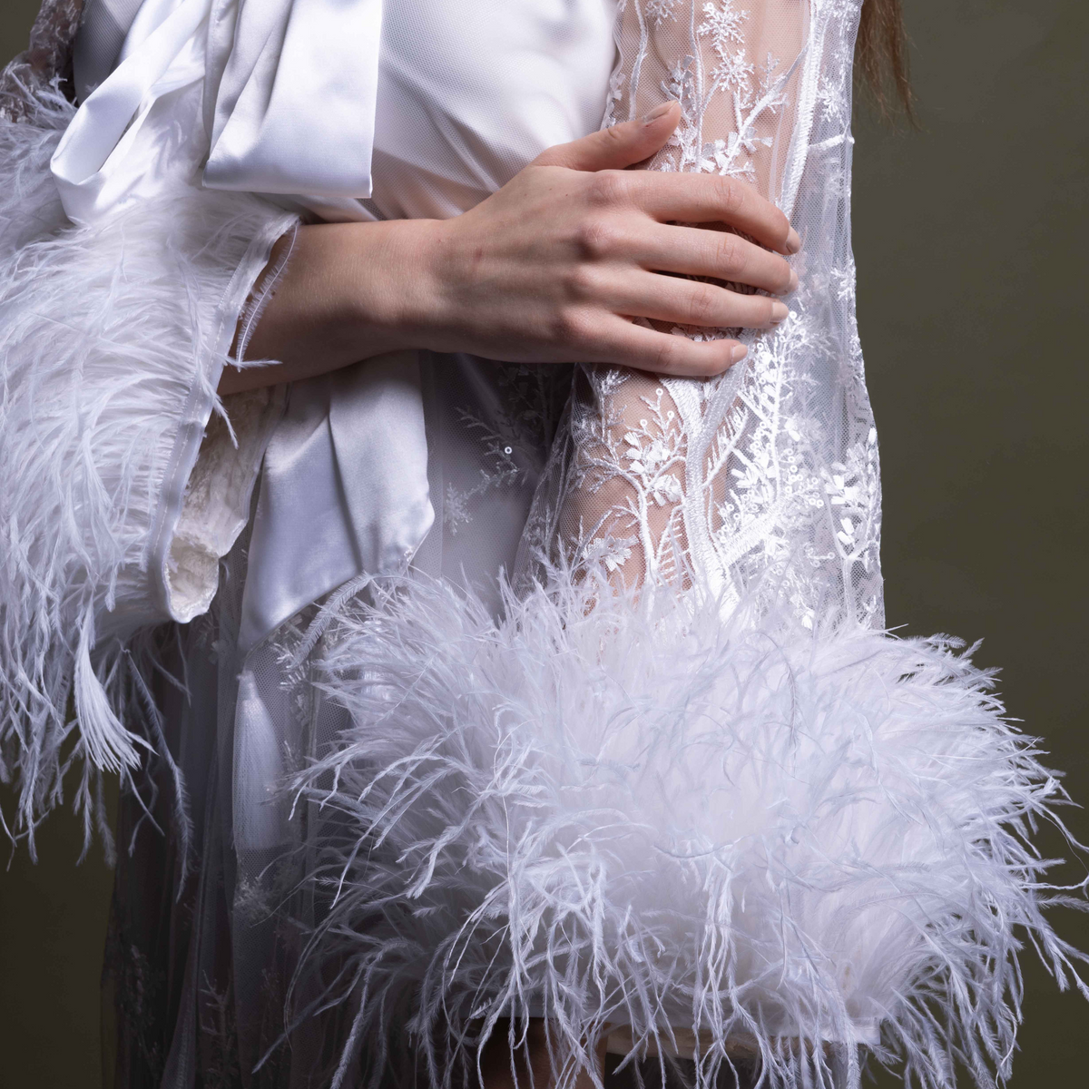 LACE ROBE WITH FEATHER