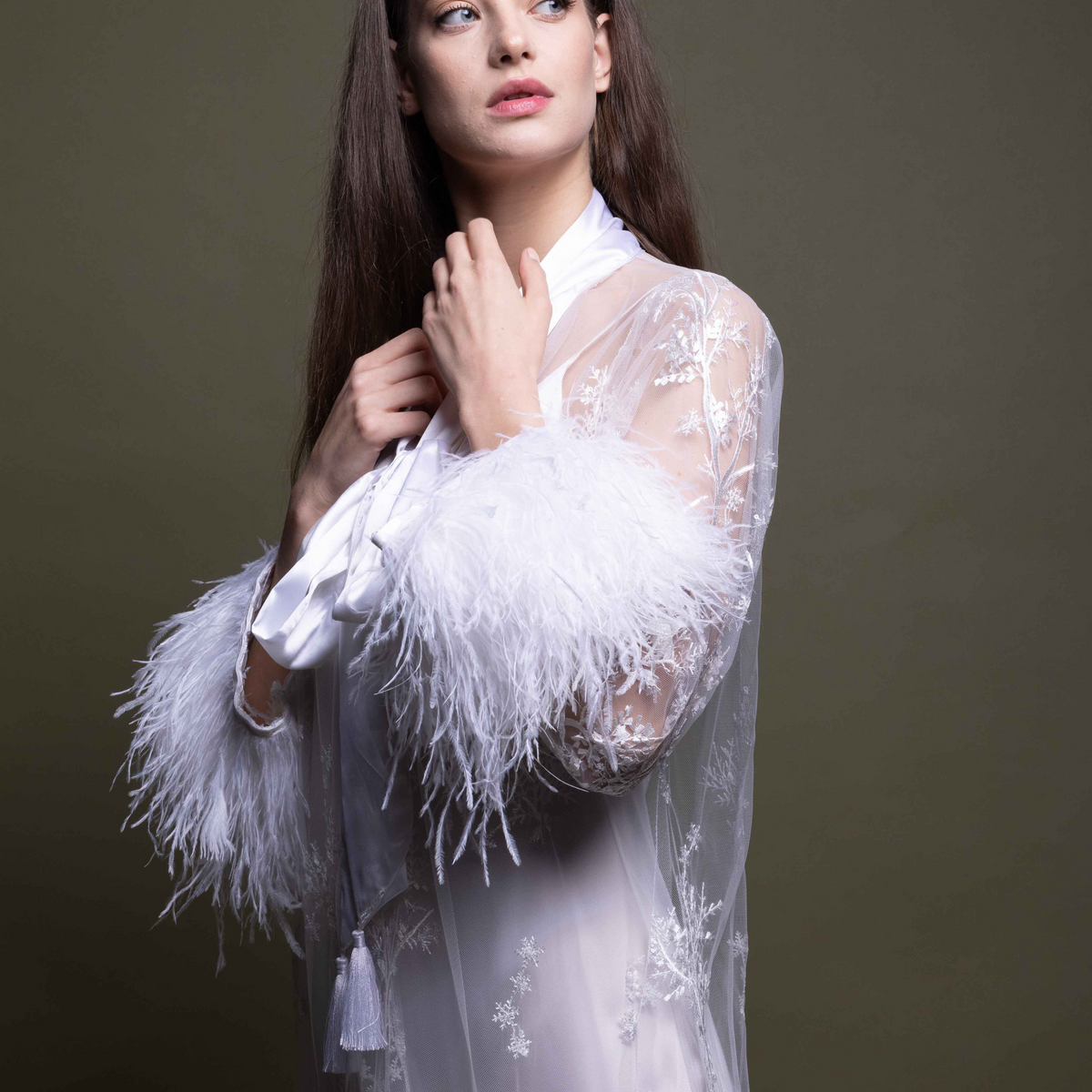LACE ROBE WITH FEATHER
